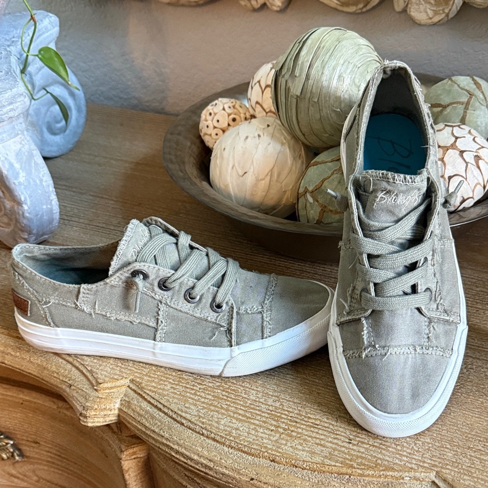 Blowfish Olive Canvas Lace-Up Sneakers size 8.5
